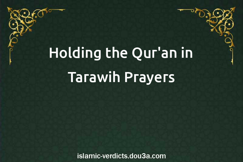 Holding the Qur'an in Tarawih Prayers